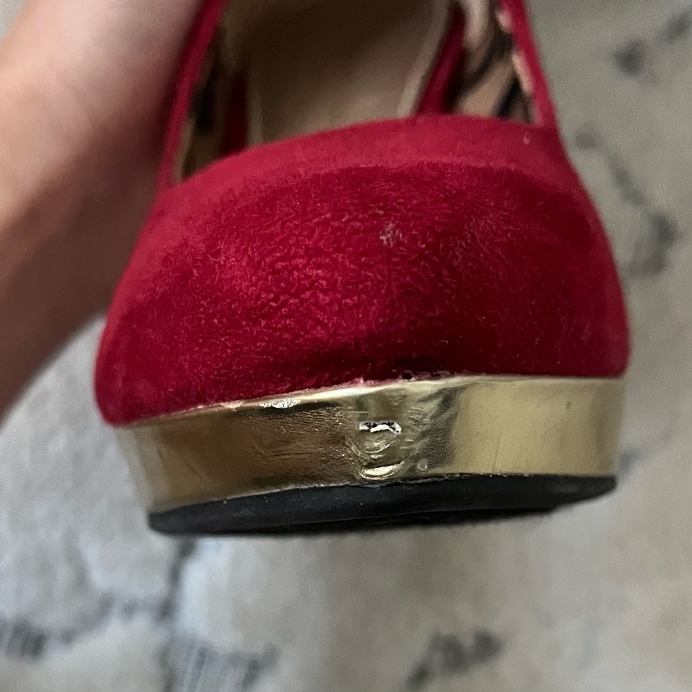 Red Heels - Picture 3 of 4
